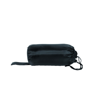 Le Sac de Couchage Pilot Mil-Tec hydrofuge et imperméable est conçu en tissu polyester avec un rembourrage soyeux. Il est doté d'une capuche intégrée avec laçage qui peut utilisé également comme un coussin et d'une fermeture zippée en deux directions. Livré avec un sac de transport.
