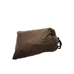 Découvrez la mini-bâche tarp de 5.11 Tactical, petit et compact parfait pour mettre dans votre sac à dos.