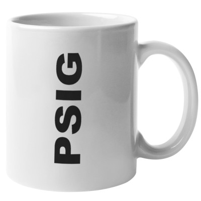 Le Mug PSIG Quaerius est en céramique blanche avec un marquage PSIG vertical sur le devant du mug.