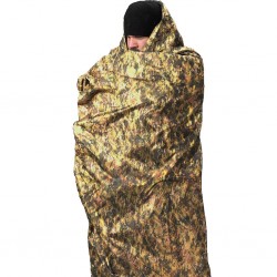 La Couverture Jungle Blanket SnugPak Camouflage Terrain est une solution chaude, légère et peu encombrante pour camper et dormir en extérieur. Avec ses motifs terrain, la couverture peut être utilisée par les militaires qui maintiennent leur position dans le froid, tout en restant camouflé. La couverture dispose de fibres ultra légères pour être compacte lors de voyages.