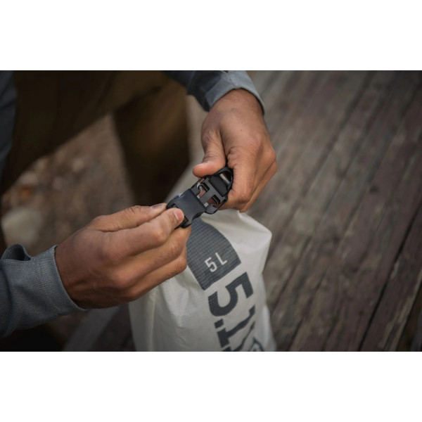 Poche étanche 5l 5.11 Tactical - Dray Bag ultra léger sur Quaerius